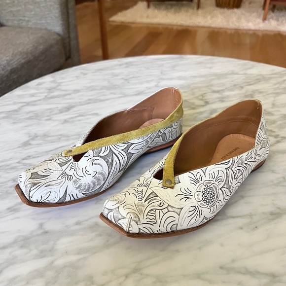 CYDWOQ Floral Embossed Leather Flats Handmade Size 8 - Picture 2 of 6